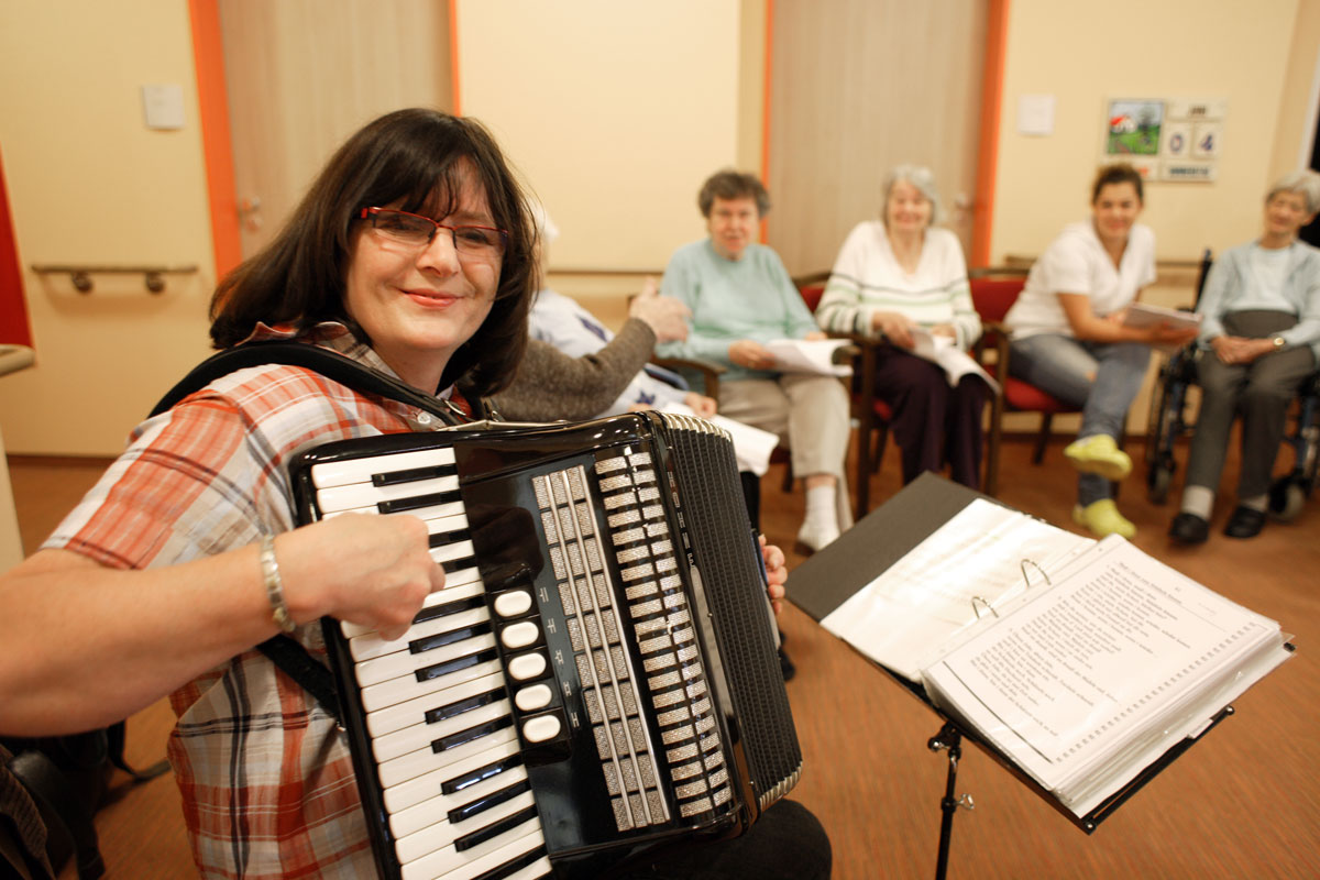 Musik und Tanz in der Seniorenresidenz Lindenhof