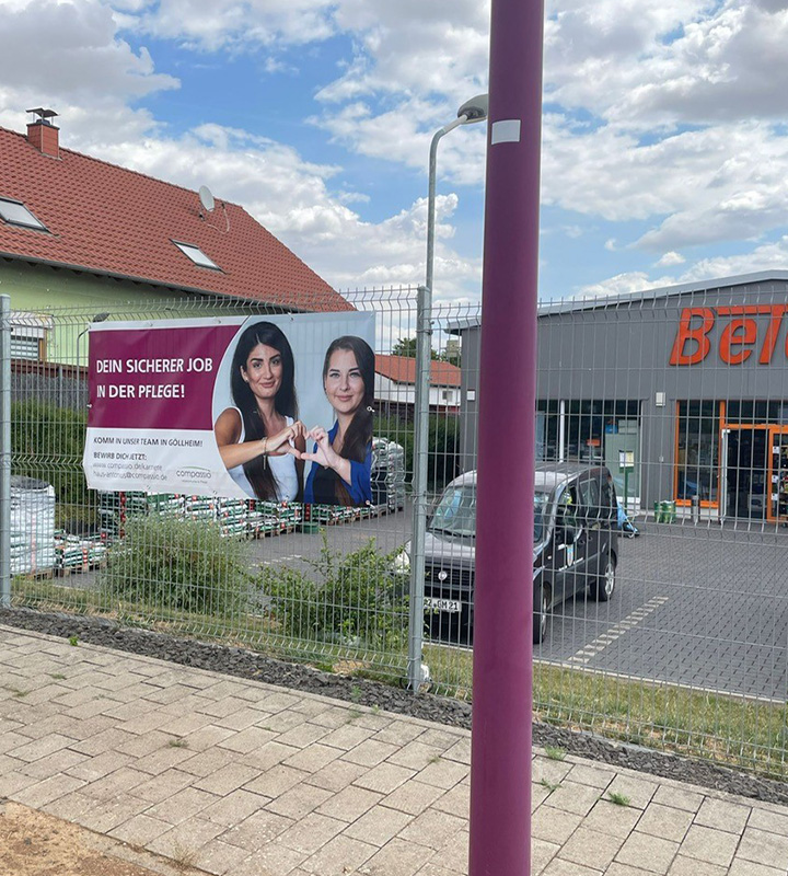 Banner vor Ort am Baumarkt Betec