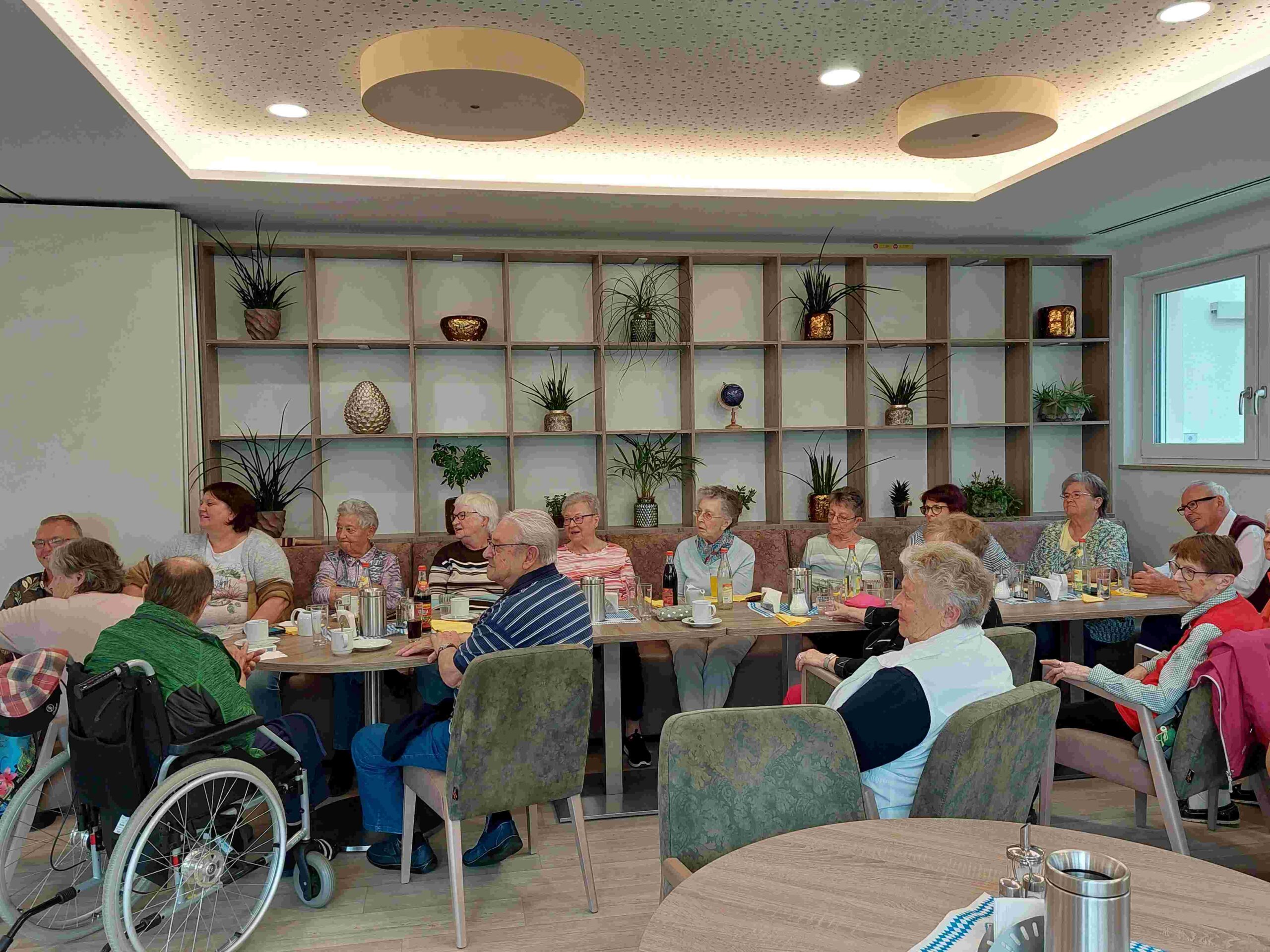 „James und das Magic Duo“ zu Gast im Seniorendomizil Haus Gunther