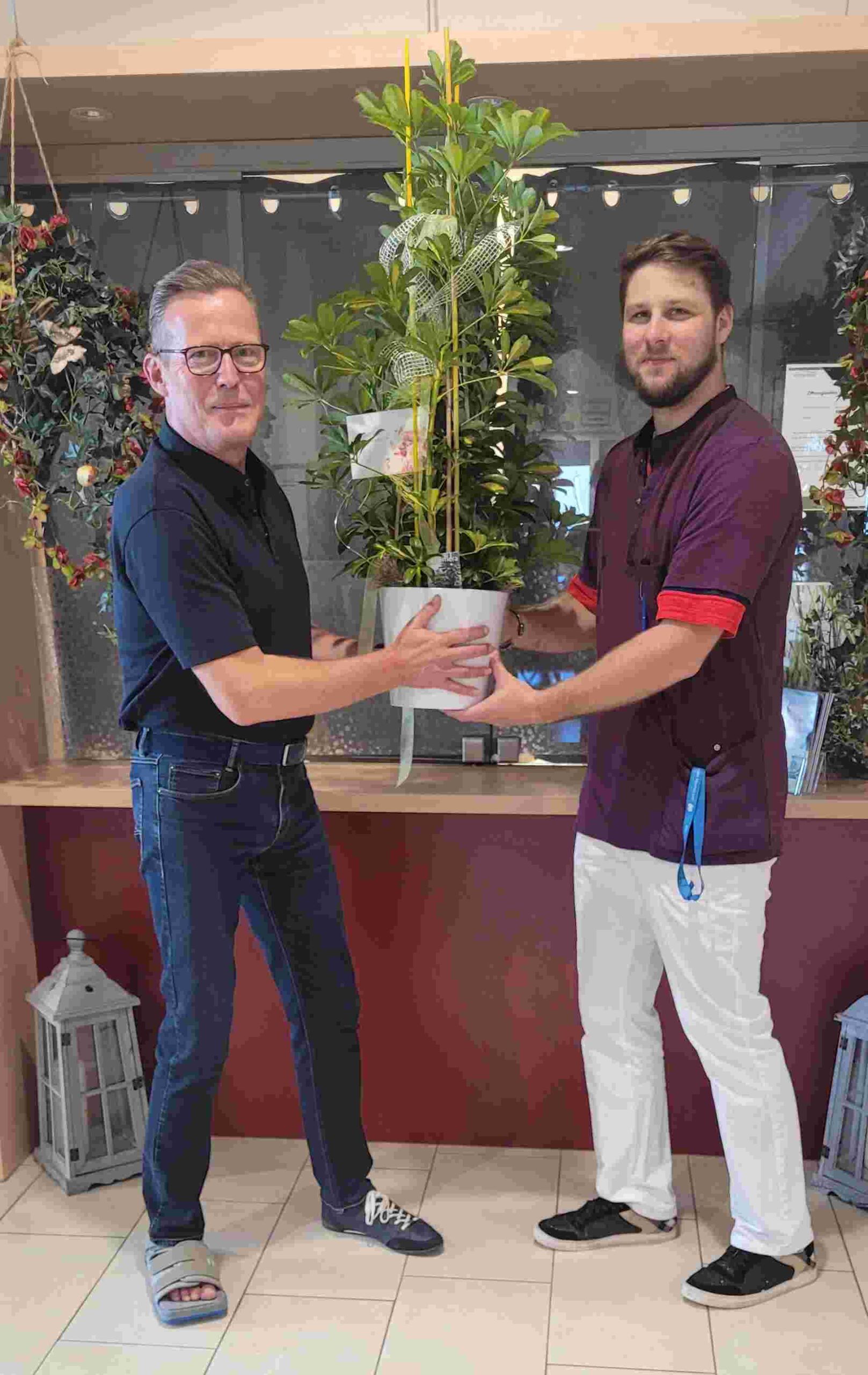 Wohnbereichsleitung in Wenzenbach hat Ausbildung mit der Note sehr gut beendet