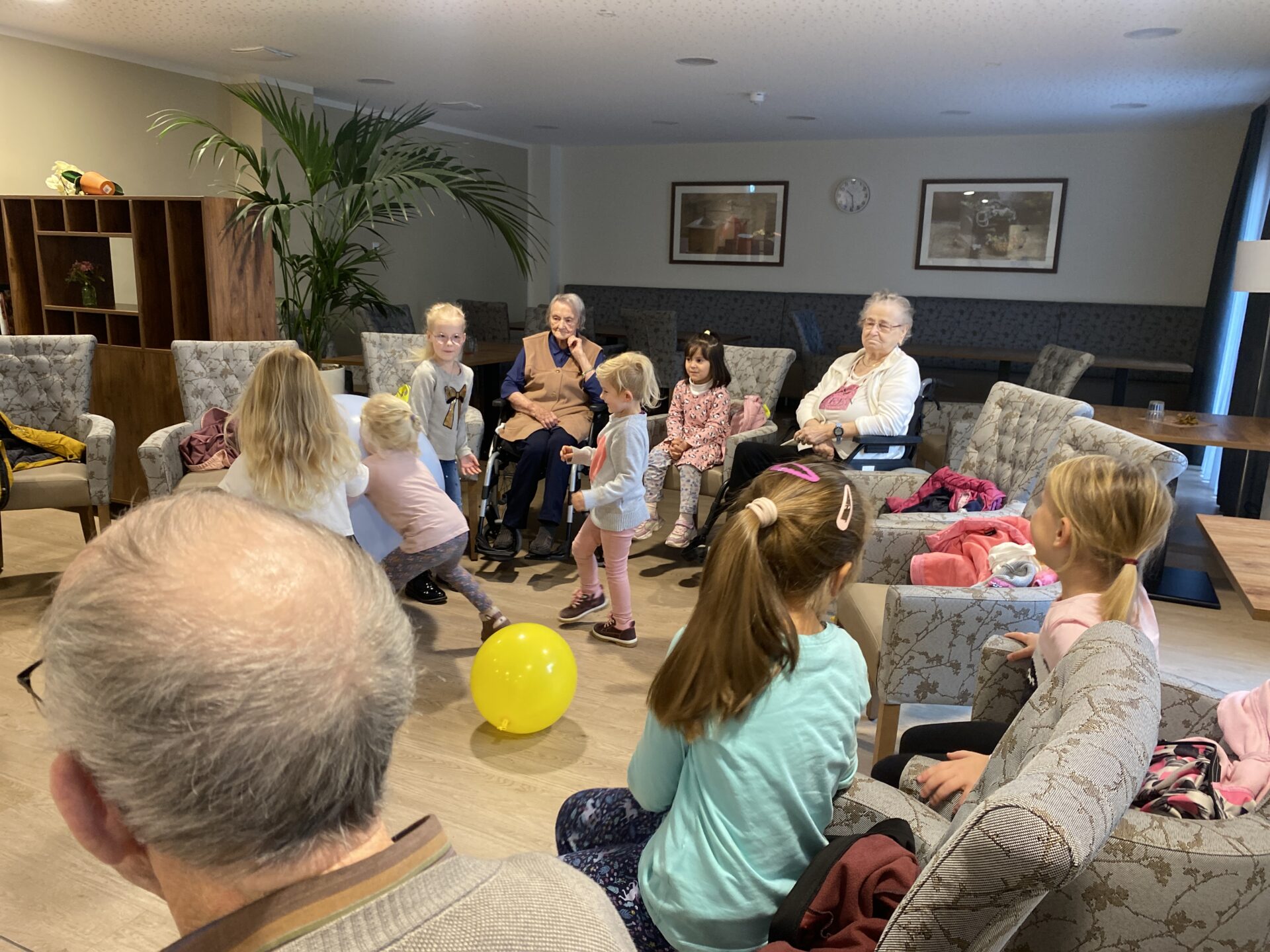 Generationen vereint: Kooperation mit KIGA Wunderwelt