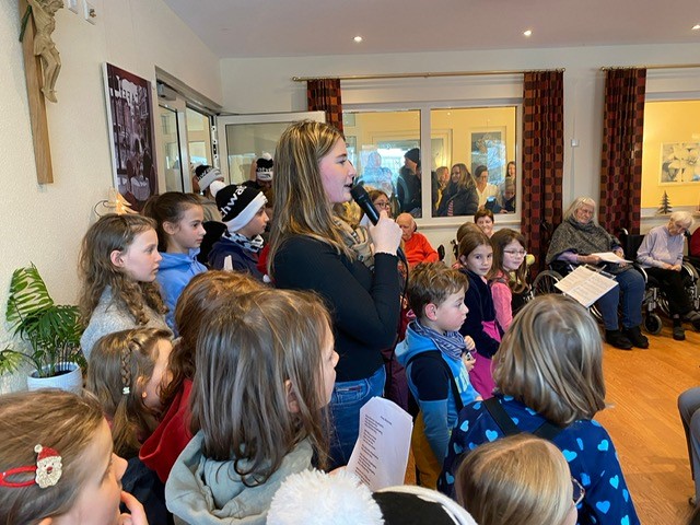 Adventsstimmung mit Grundschülern und Tennis-Club-Kids