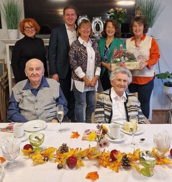Strahlender Mittelpunkt im Café Regenknie: Erna Renner feierte ihren 90. Geburtstag