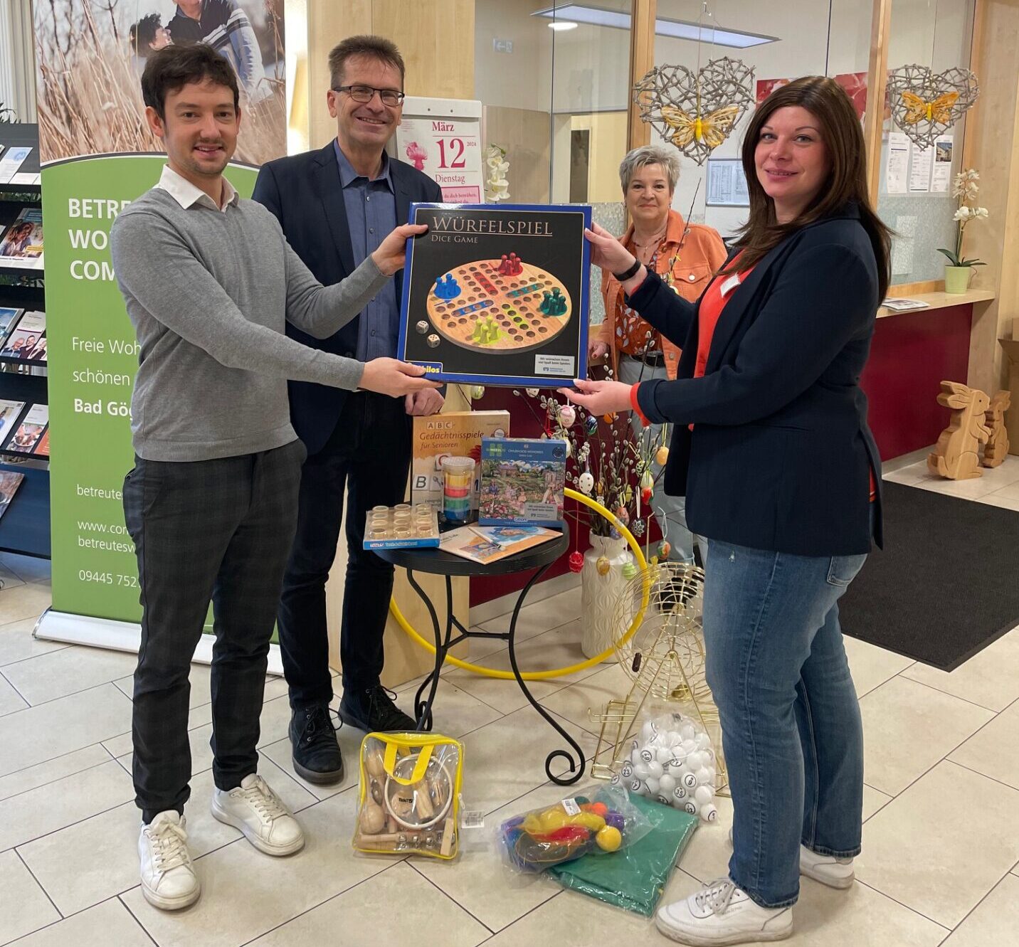 Große Freude: Raiffeisenbank Oberpfalz Süd eG überrascht mit XXL Spielesammlung!