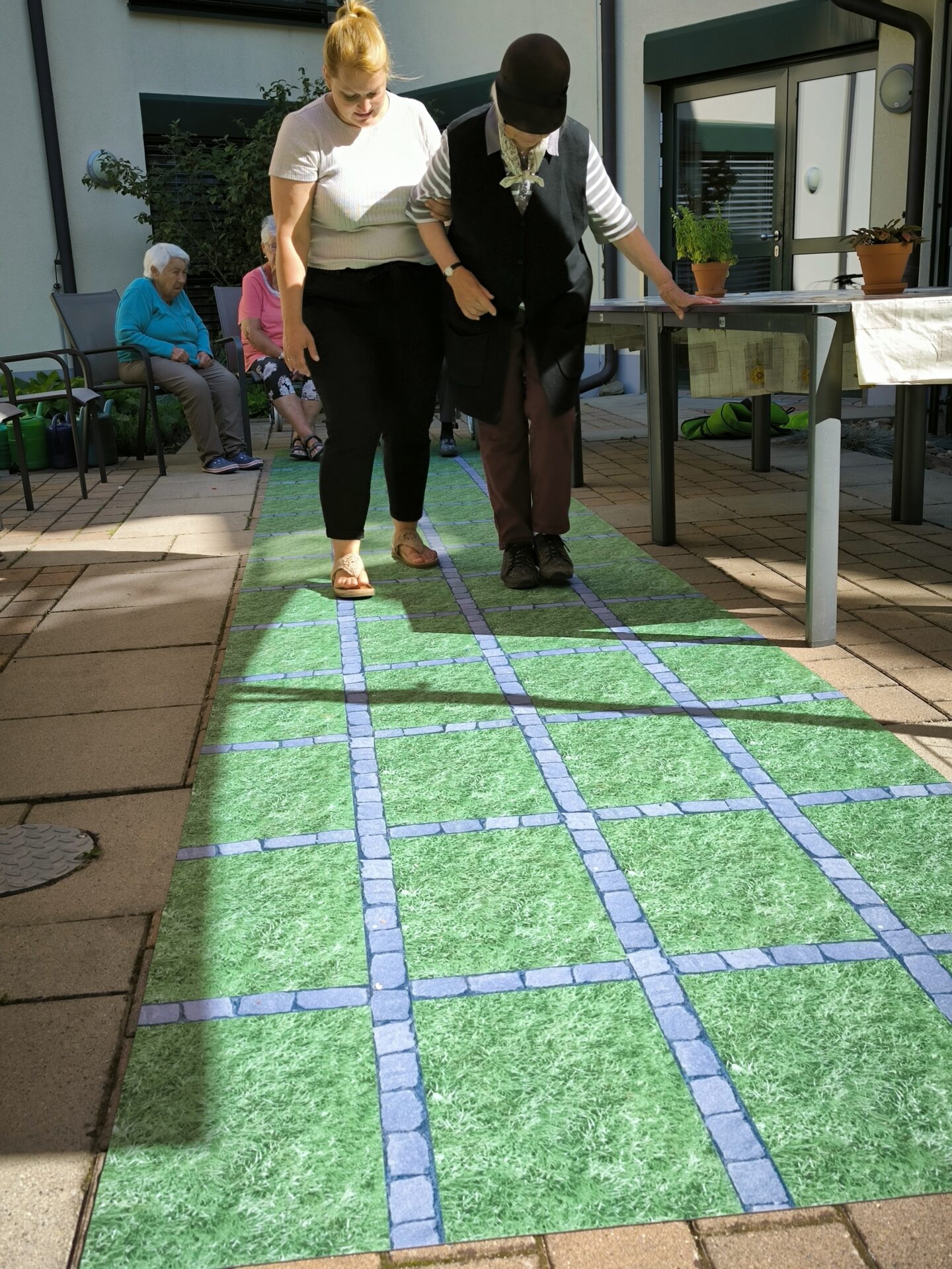 Neue Wege in der Sturzprophylaxe: Innovative „G-Weg“-Matte in der Seniorenresidenz Am Park