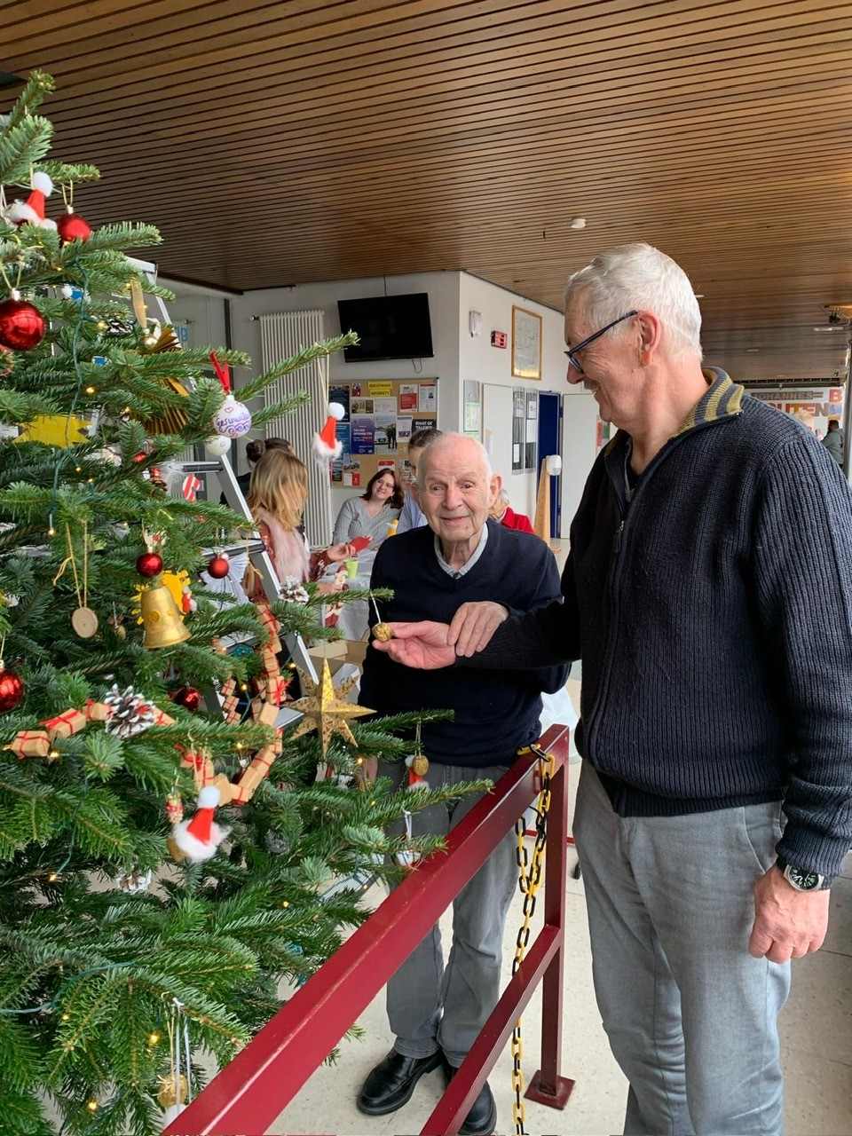 Weihnachtsbaum-Projekt Jung und Alt Gutenberg-Realschule