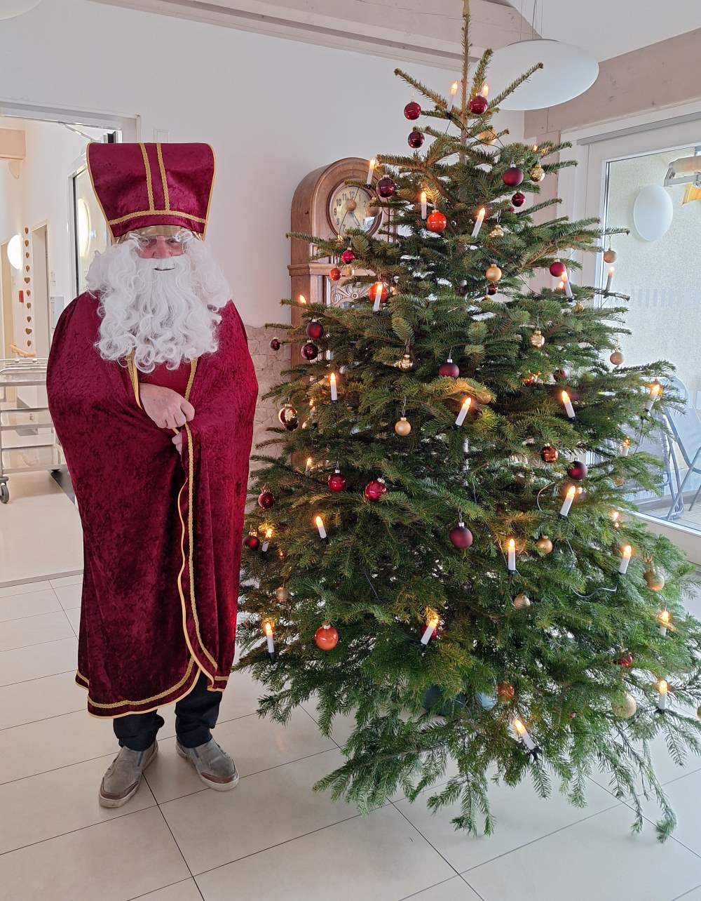 Nikolausbesuch im Haus Maximilian: Freude und Wärme für die Bewohner
