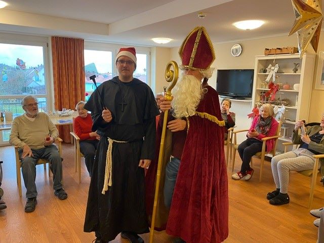 Ruprecht überraschten die Bewohner des Hauses Urban in Tegernheim