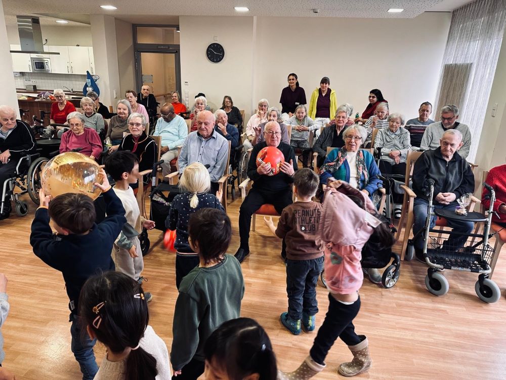Herzerwärmender Besuch: Die KiTa Kindervilla im Haus Martin