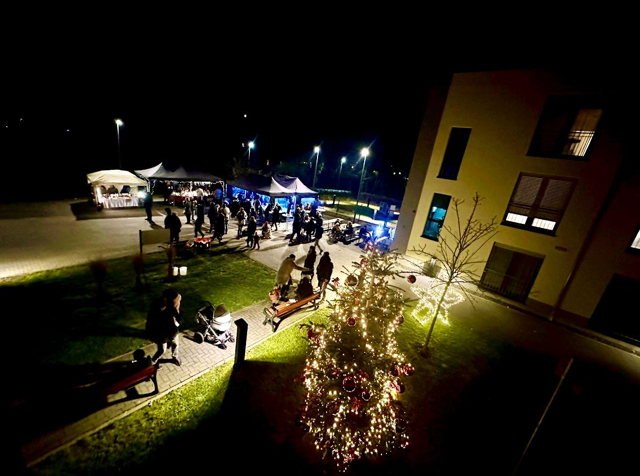 Ein Fest der Gemeinschaft: Erster Weihnachtsbasar in der Wohnanlage Am Schloss