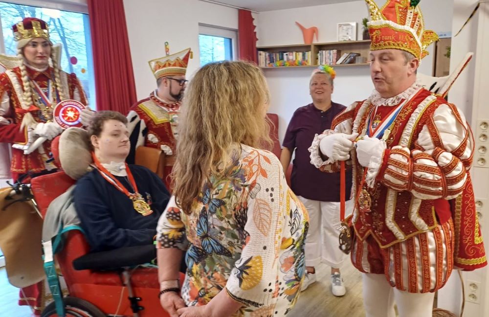 Jecke Freude in der Intensivpflege Elsdorf