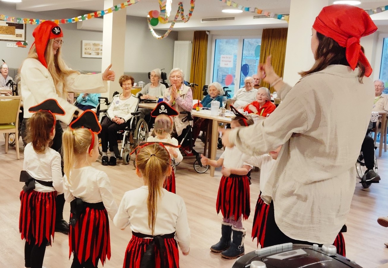 Närrischer Besuch im Seniorendomizil Am Grubenfeld