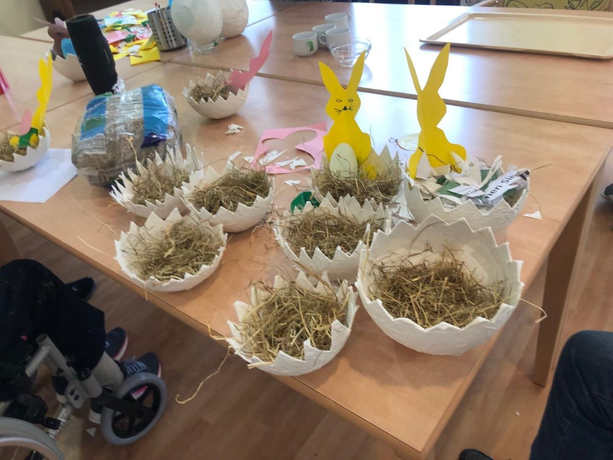 Kreative Osterfreude im Seniorendomizil Haus Lukas*