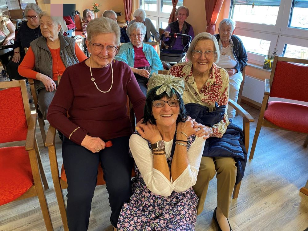 Frühjahrsputz mit Oma Erna und Tante Hilde: Ein Theaternachmittag