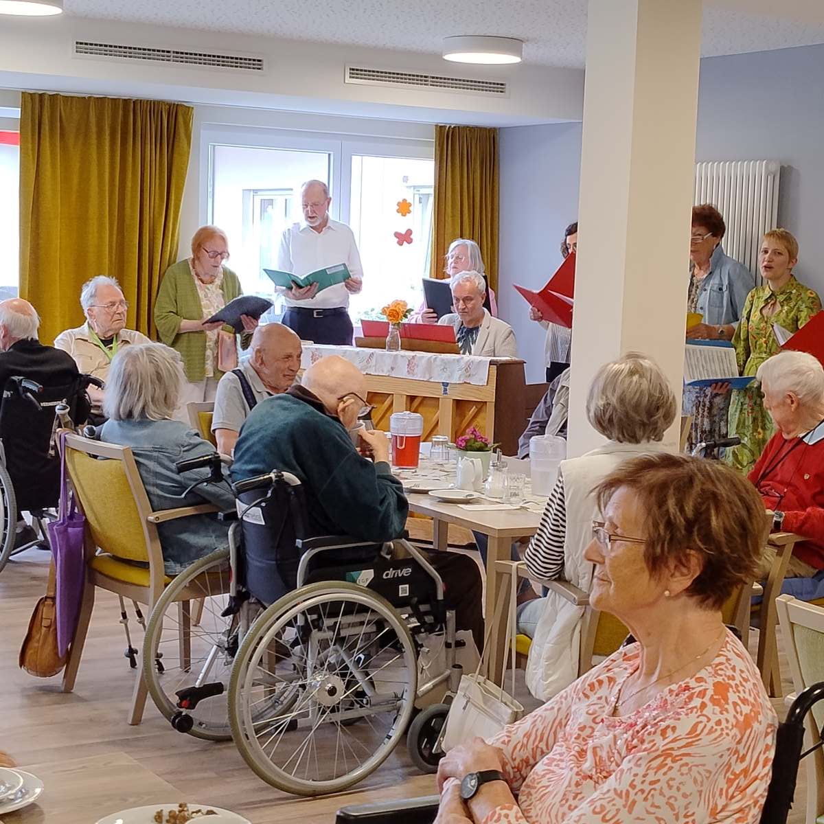 Frühlingsklänge und Kaffeegenuss – Ein musikalischer Nachmittag im Haus Am Grubenfeld