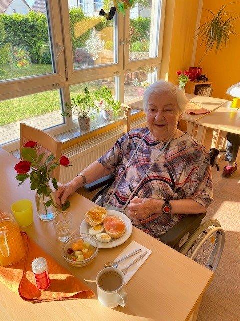 Muttertag im Haus Heinrich – Frühstück mit Herz und Rosen