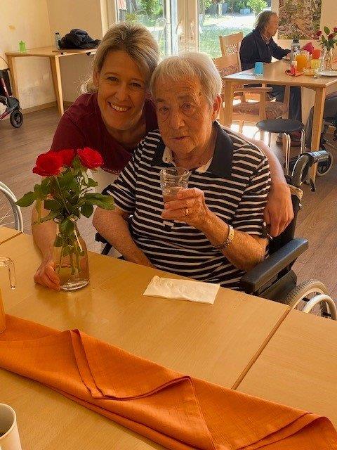 Muttertag im Haus Heinrich – Frühstück mit Herz und Rosen