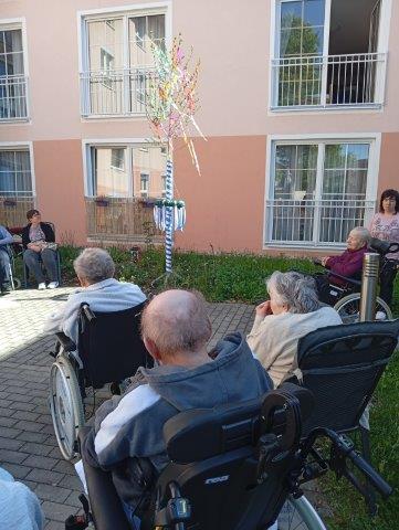Maibaumfest im Haus Valentin – Fröhlicher Start in den Mai