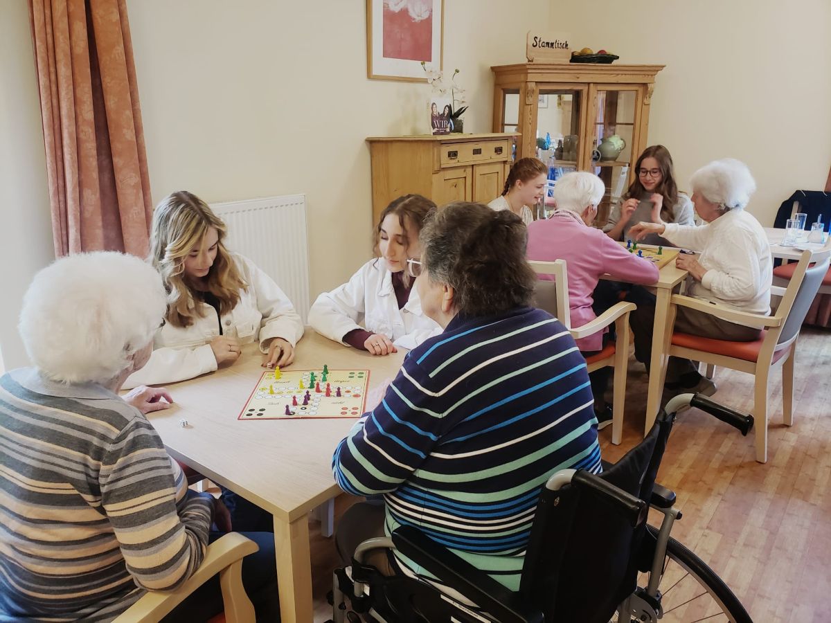 Ein Nachmittag voller Lachen und Begegnung im Haus Raphael