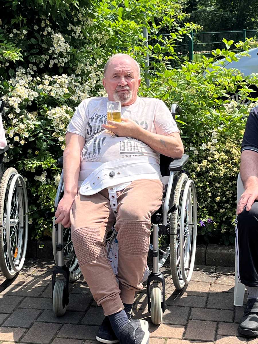 Schützenfest in Wesendorf: Feierlicher Besuch vor der Seniorenresidenz Am Park
