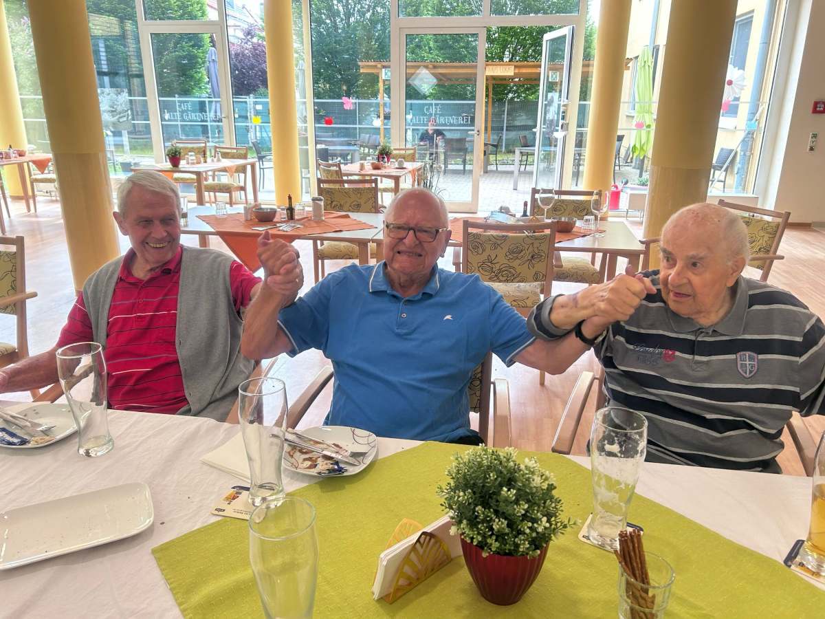 Fröhlicher Vatertag im Haus Lukas