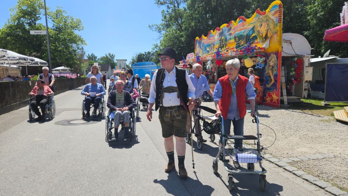 Seniorennachmittag auf dem Volksfest: Haus Raphael feiert mit in Reichertshausen