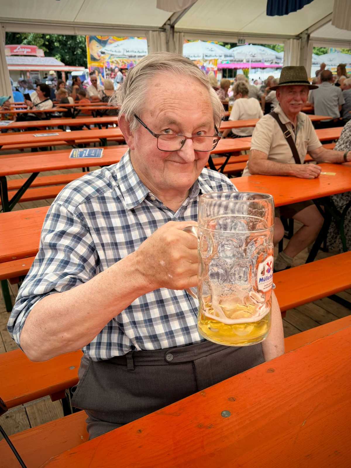 Seniorennachmittag auf dem Volksfest: Haus Raphael feiert mit in Reichertshausen