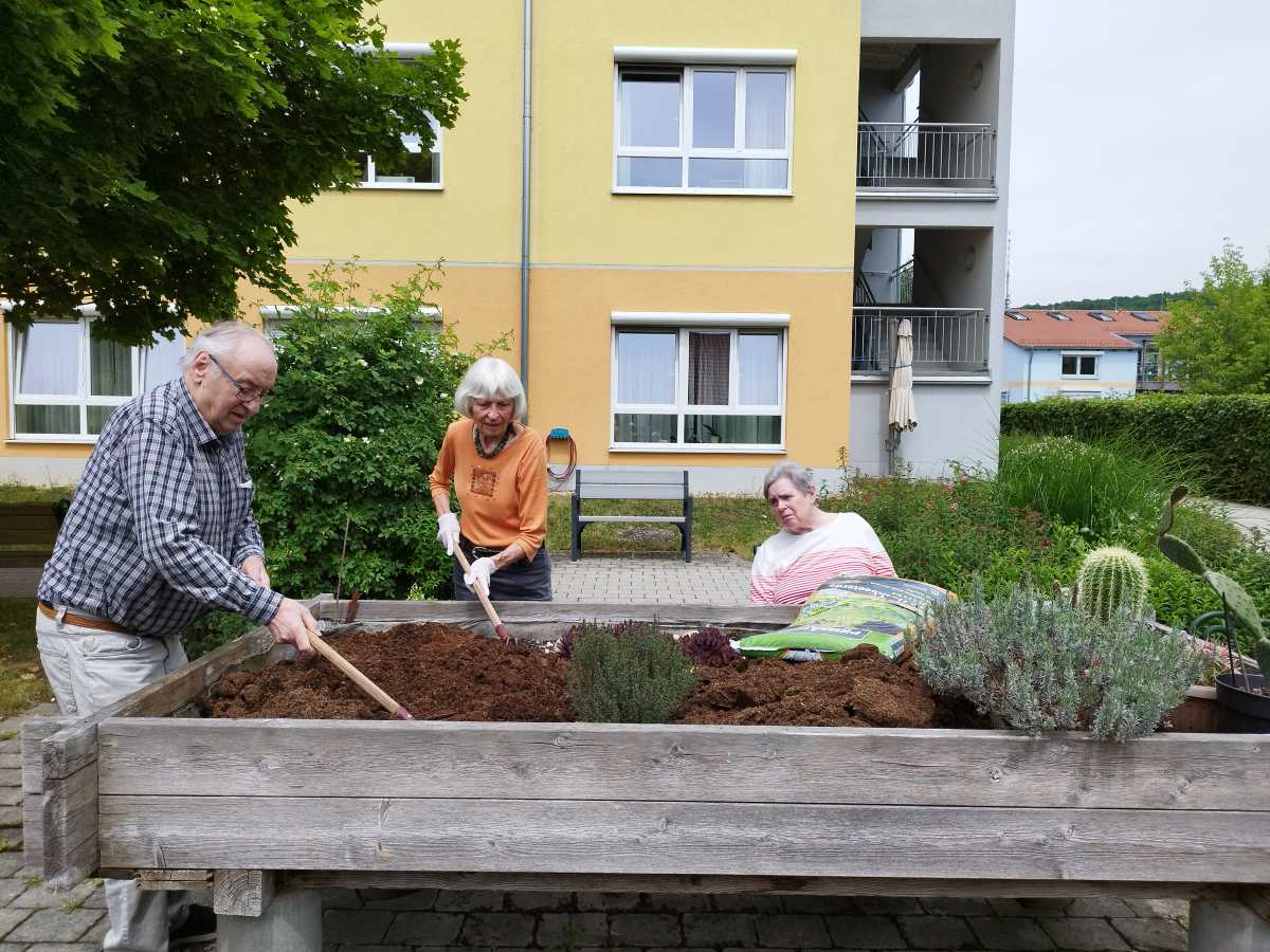 Haus Urban: Hochbeetaktion bringt frisches Grün und Gemeinschaft
