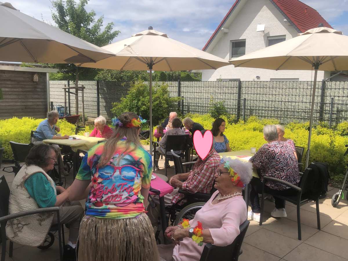 Sommerfest mit Hawaii-Flair in der Seniorenresidenz Extertal