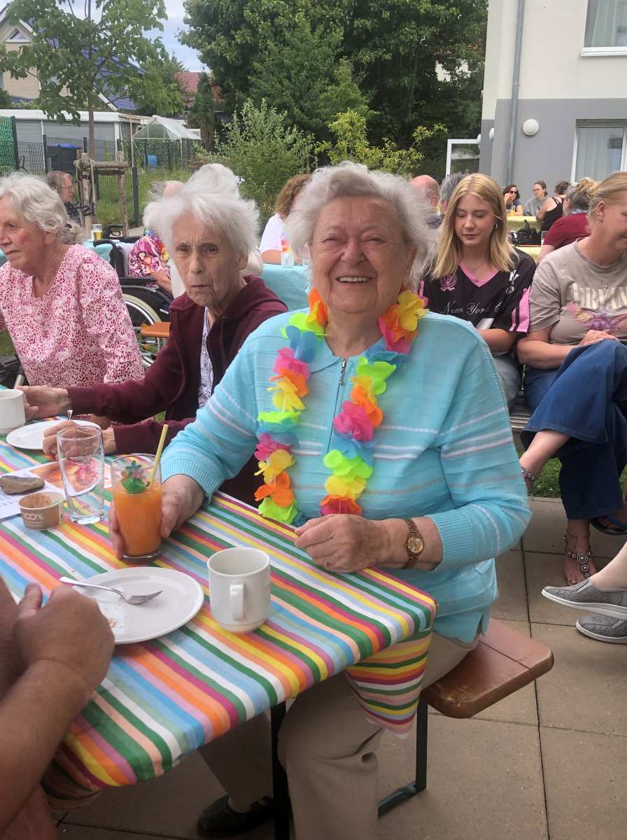 Sommerfest mit Hawaii-Flair in der Seniorenresidenz Extertal