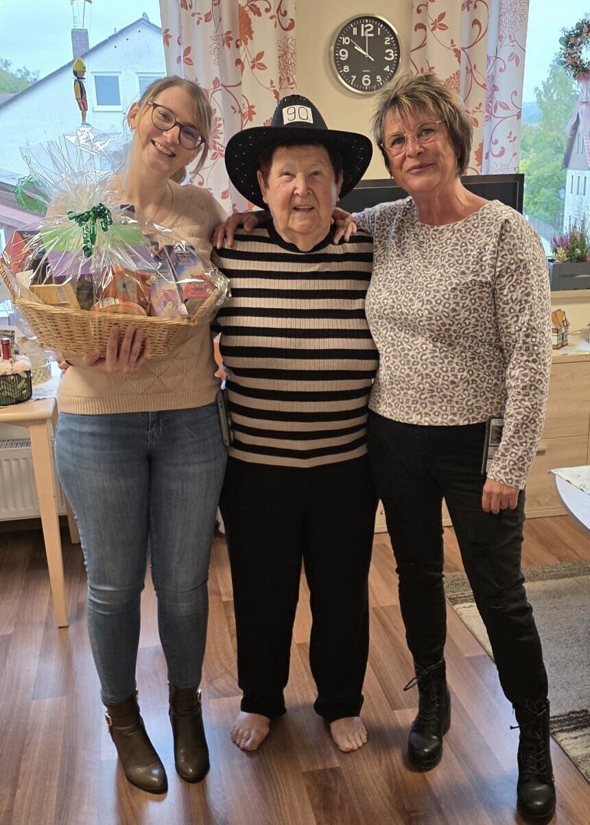 Ein besonderer Ehrentag: Herzlichen Glückwunsch zum 90. Geburtstag, liebe Frau Biederer!