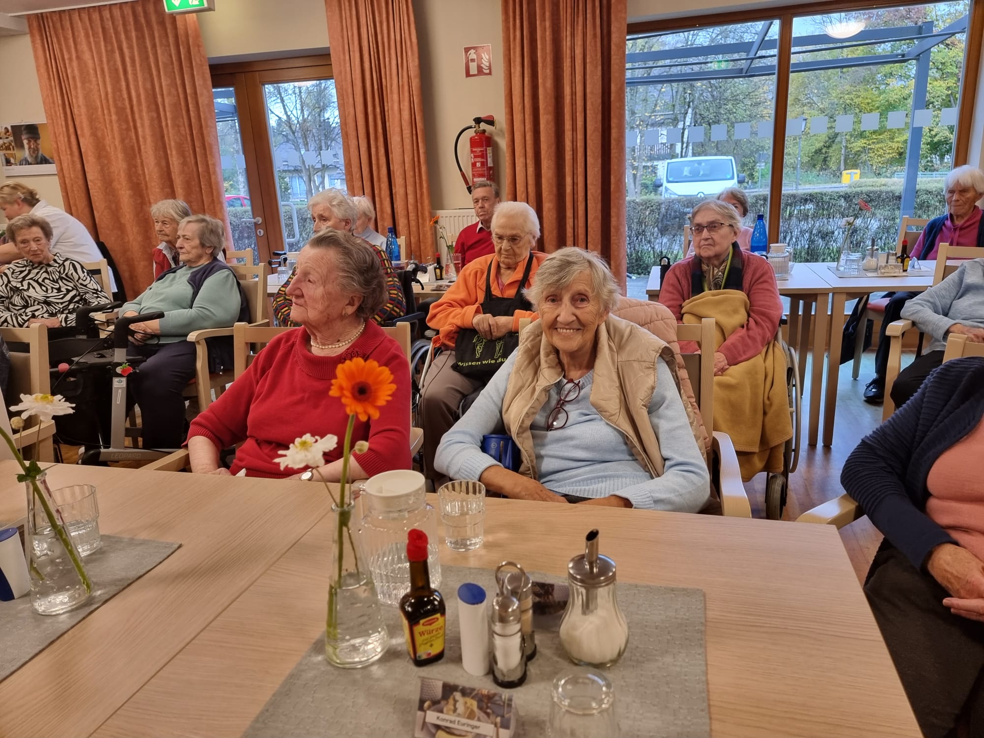 Musikalischer Freitag im Seniorenheim – Auftritt des Quartetts „VierViertl“